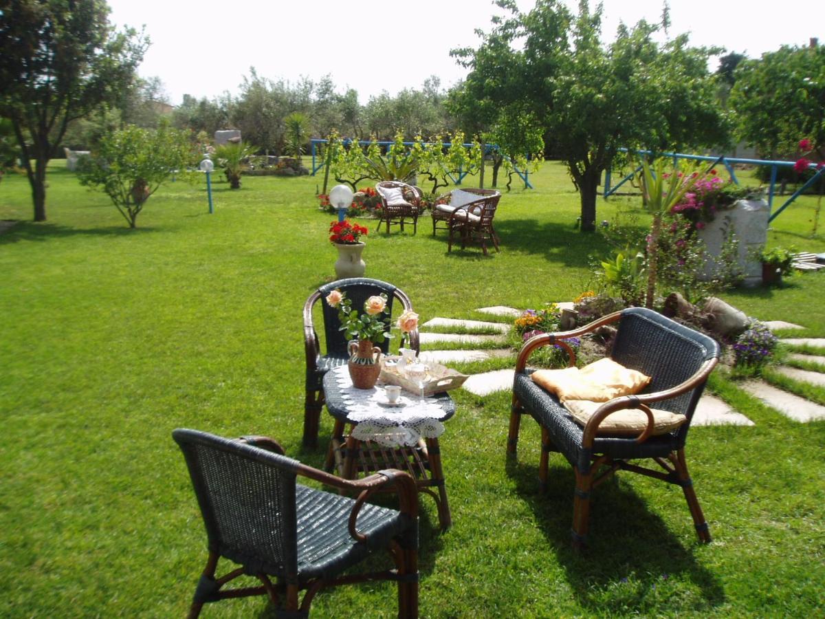 Il Bouganville Ористано Екстериор снимка